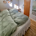 Idyllic Wooden House By Two Beaches Casa vacanze *