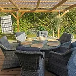 Idyllic Wooden House By Two Beaches Casa vacanze *
