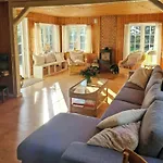 Casa vacanze Idyllic Wooden House By Two Beaches