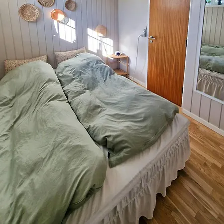 Authentic 1950s Wooden House By Two Beaches Vakantiehuis *