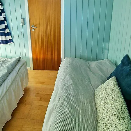 Vakantiehuis Authentic 1950s Wooden House By Two Beaches