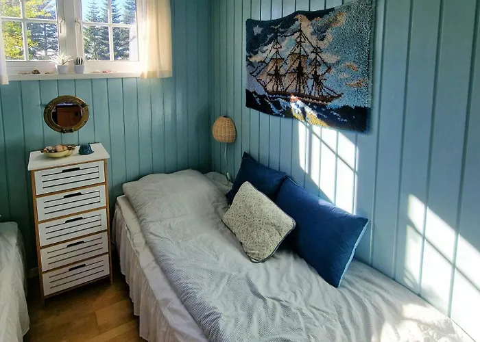 Authentic 1950s Wooden House By Two Beaches *