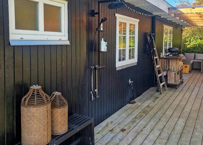 Authentic 1950s Wooden House By Two Beaches Dom wakacyjny