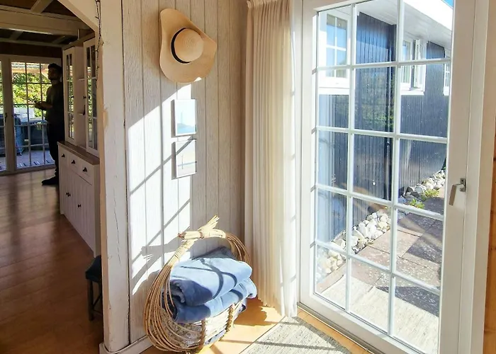 Authentic 1950s Wooden House By Two Beaches *